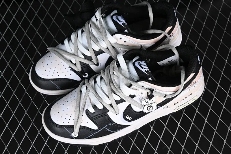 All Categories Nk SB Dunk Series Nk SB Dunk Low Low-top sneakers Customized large box Nk Dunk Low DaVinci custom Robinson SB strappy low-top casual sneakers CW1590-100